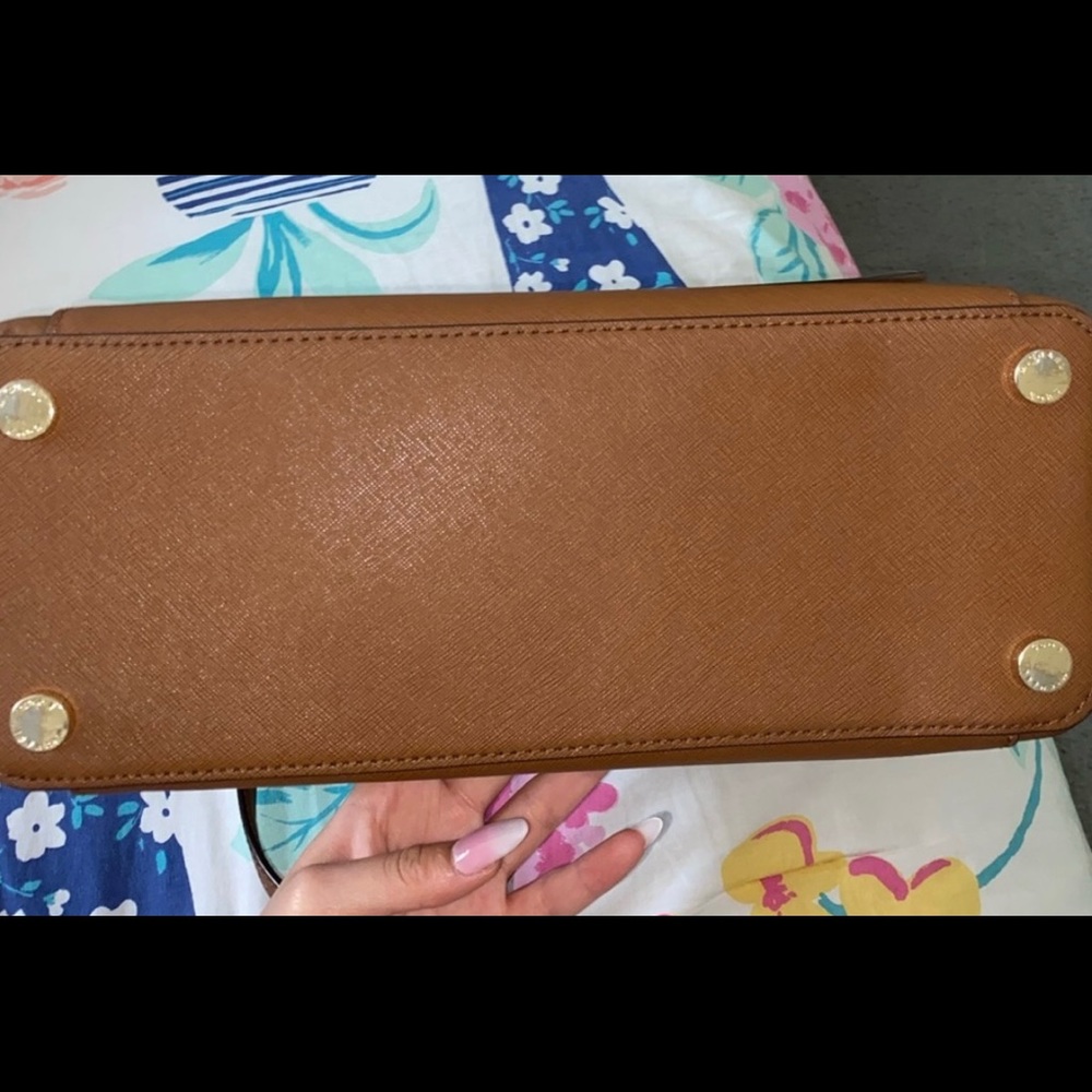 Micheal Kors tote bag. - Picture 6 of 6